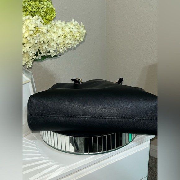 Michael Kors Large Jet Set Black Leather Saffiano Tote - Picture 9 of 12